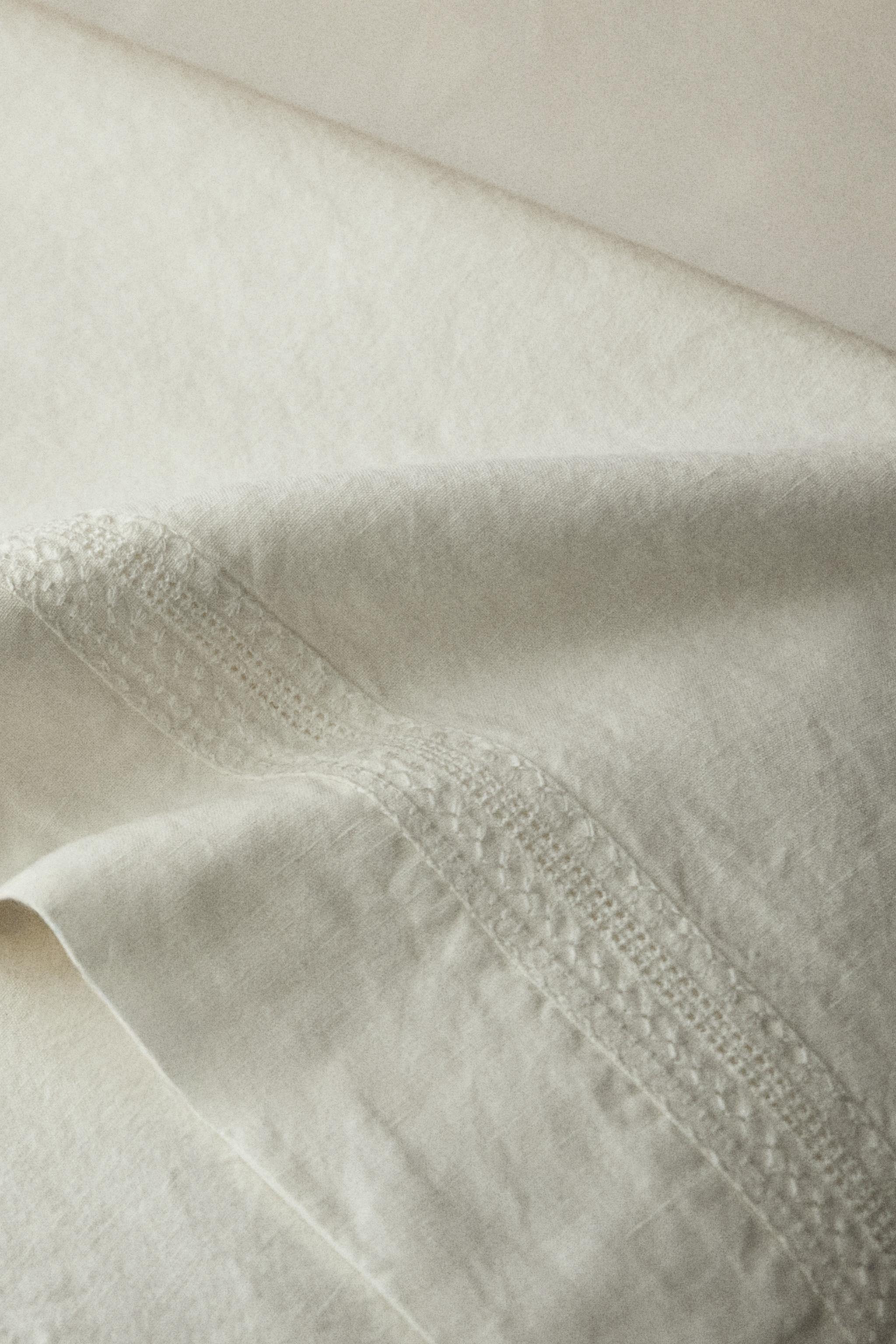 EMBROIDERED FLAT SHEET